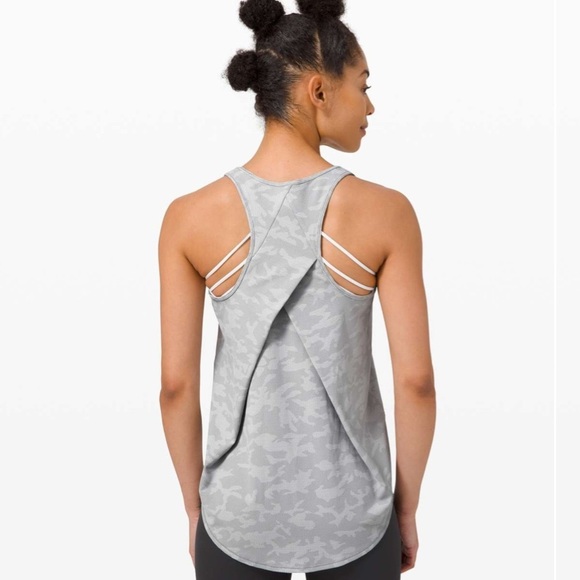 Lululemon Essential Tank Pleated 6/8
Incognito Camo Silver Drop Alpine White - Picture 7 of 11
